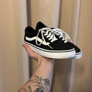 Vans Sk8-Low Women size 7 black and white